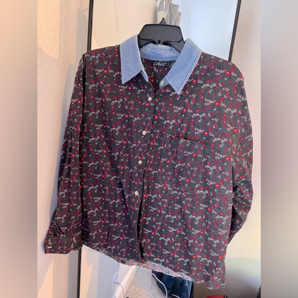 Vintage 90s Chic Black Floral Shirt with Blue Denim Collar